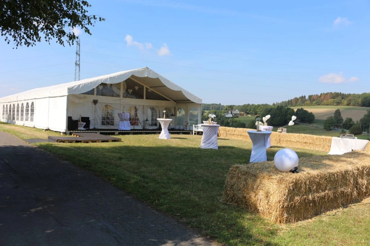 Zeltverleih Siegburg Eventzelt Aachen Zeltvermietung Düsseldorf Zelt mieten Rhein-Sieg-Kreis Zeltverleih Rheinland-Pfalz Hochzeitszelt mieten Zelt für Firmenfeier Zelt für Betriebsveranstaltung Zelt für Jubiläum Zelt für Messe / Ausstellung Partyzelt für Geburtstag Zelt für BBQ Event Zelt mit Aufbau und Abbau Zelt mit Möblierung mieten Zelt mit Heizung oder Klimaanlage Eventzelt Komplettservice Zelt mit Dekoration
