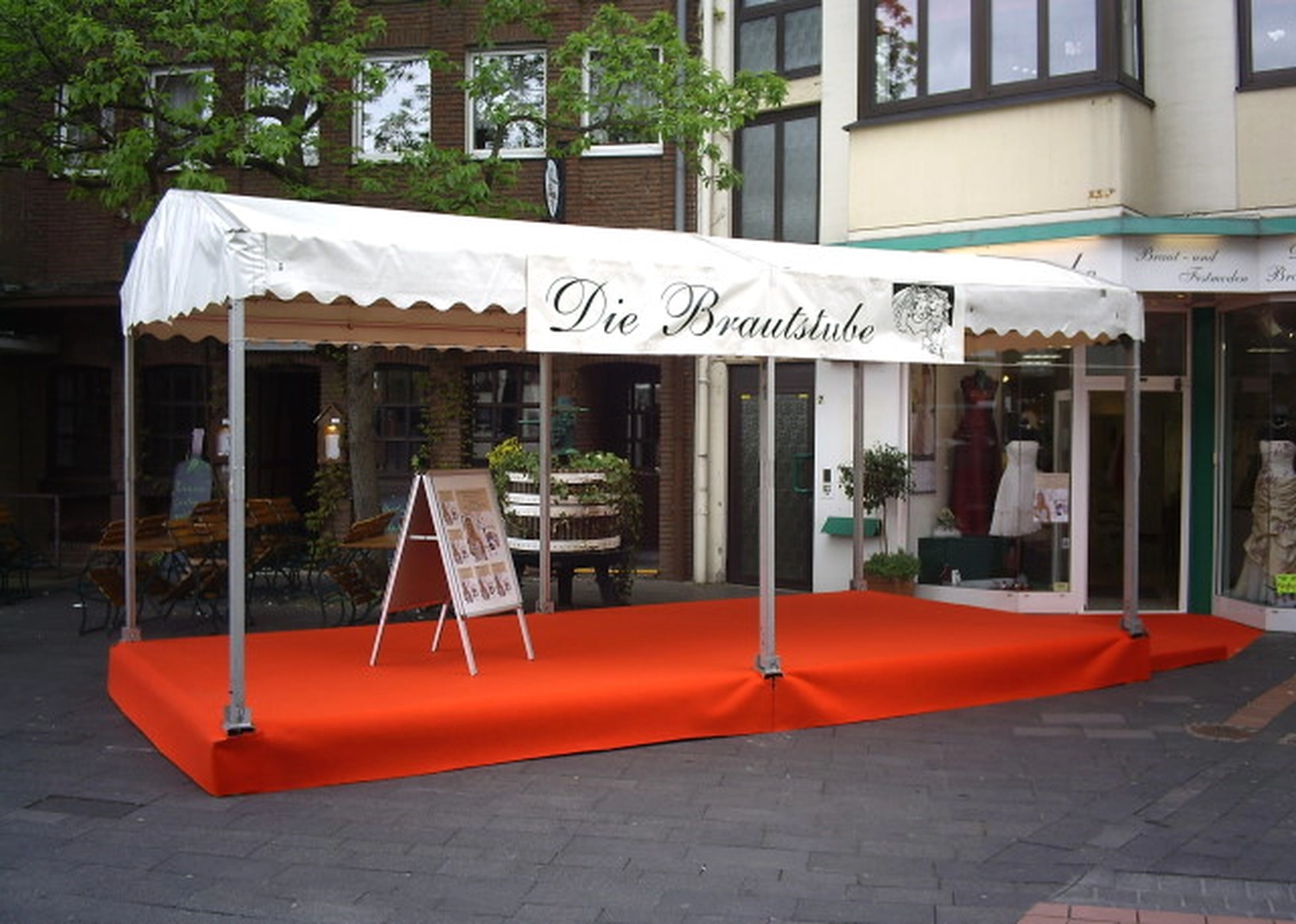 mobile Eventlocation flexible Raumlösung Event großes Zelt für 1000 Personen mieten Zeltvermietung mit Komplettservice NRW Pagodenzelte kombinieren mieten Zelt für Hochzeit mit Ausstattung mieten Eventzelt inklusive Möbel und Licht Zelt für Outdoor Veranstaltung mieten