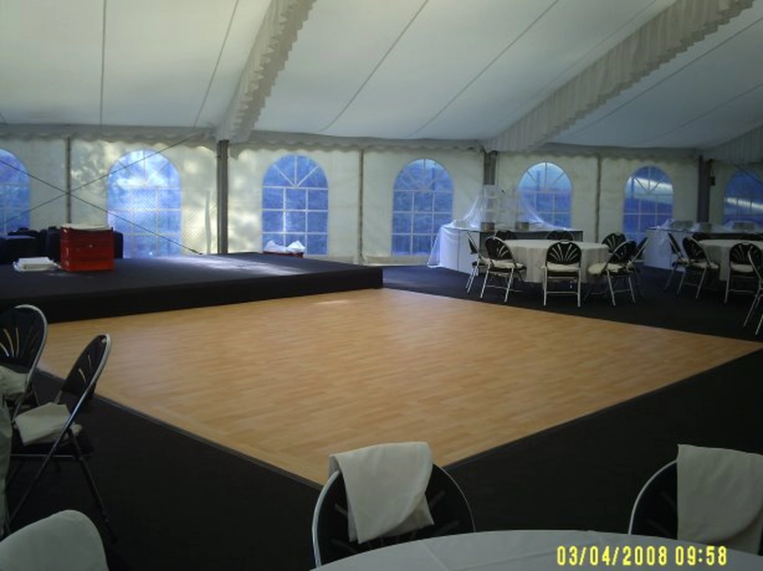 mobile Eventlocation flexible Raumlösung Event großes Zelt für 1000 Personen mieten Zeltvermietung mit Komplettservice NRW Pagodenzelte kombinieren mieten Zelt für Hochzeit mit Ausstattung mieten Eventzelt inklusive Möbel und Licht Zelt für Outdoor Veranstaltung mieten