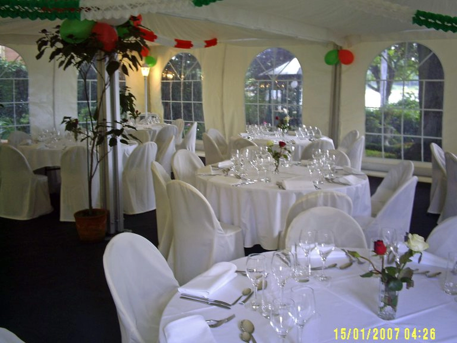 mobile Eventlocation flexible Raumlösung Event großes Zelt für 1000 Personen mieten Zeltvermietung mit Komplettservice NRW Pagodenzelte kombinieren mieten Zelt für Hochzeit mit Ausstattung mieten Eventzelt inklusive Möbel und Licht Zelt für Outdoor Veranstaltung mieten