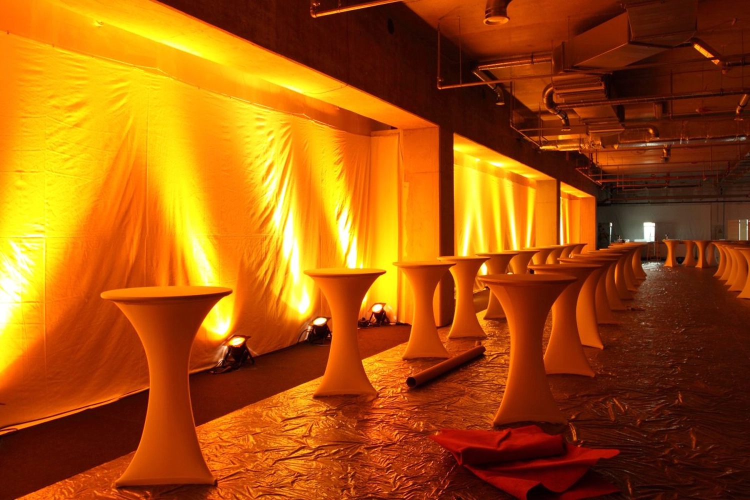 mobile Eventlocation flexible Raumlösung Event großes Zelt für 1000 Personen mieten Zeltvermietung mit Komplettservice NRW Pagodenzelte kombinieren mieten Zelt für Hochzeit mit Ausstattung mieten Eventzelt inklusive Möbel und Licht Zelt für Outdoor Veranstaltung mieten