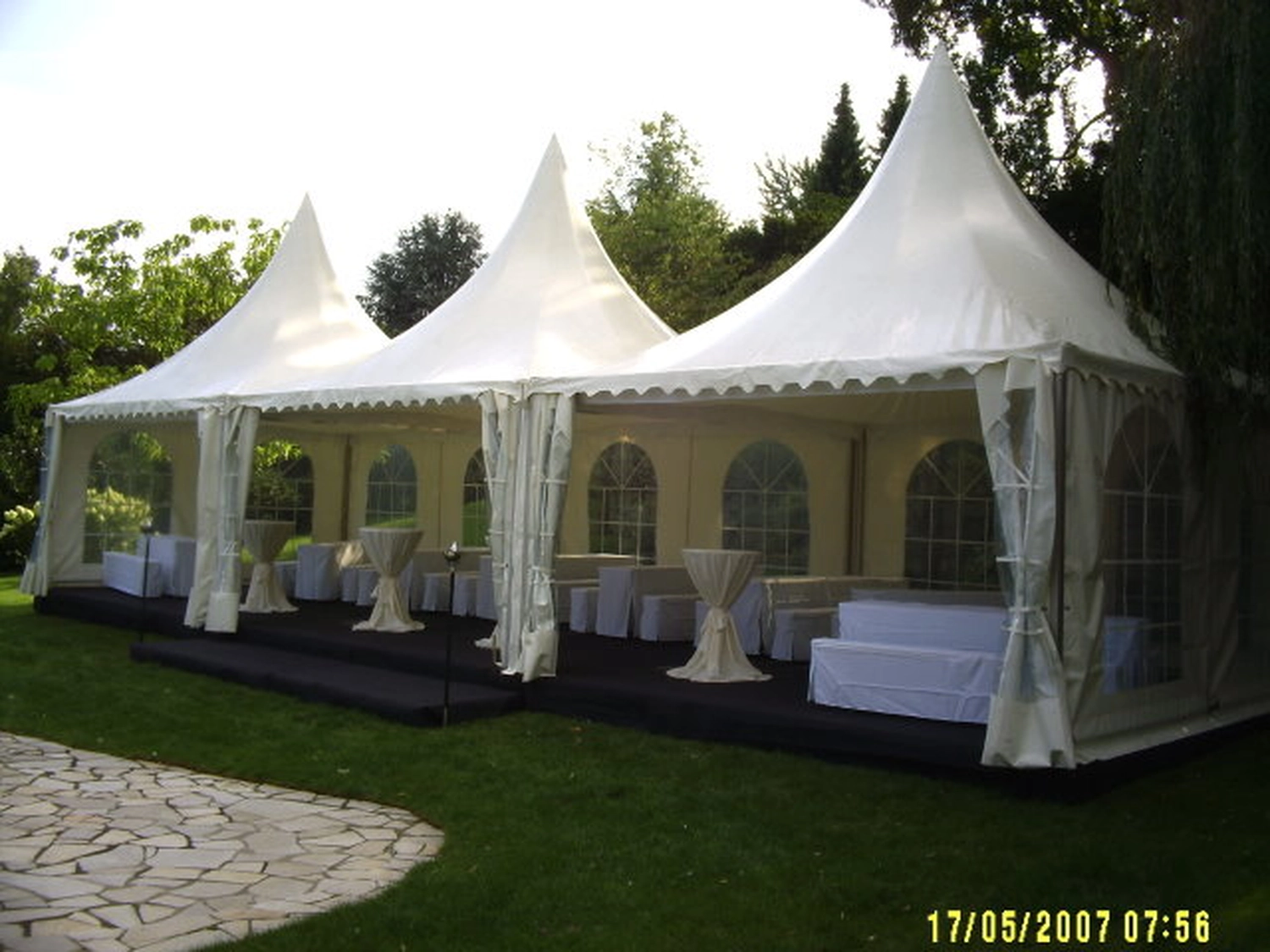 Zeltverleih Siegburg Eventzelt Aachen Zeltvermietung Düsseldorf Zelt mieten Rhein-Sieg-Kreis Zeltverleih Rheinland-Pfalz Hochzeitszelt mieten Zelt für Firmenfeier Zelt für Betriebsveranstaltung Zelt für Jubiläum Zelt für Messe / Ausstellung Partyzelt für Geburtstag Zelt für BBQ Event Zelt mit Aufbau und Abbau Zelt mit Möblierung mieten Zelt mit Heizung oder Klimaanlage Eventzelt Komplettservice Zelt mit Dekoration