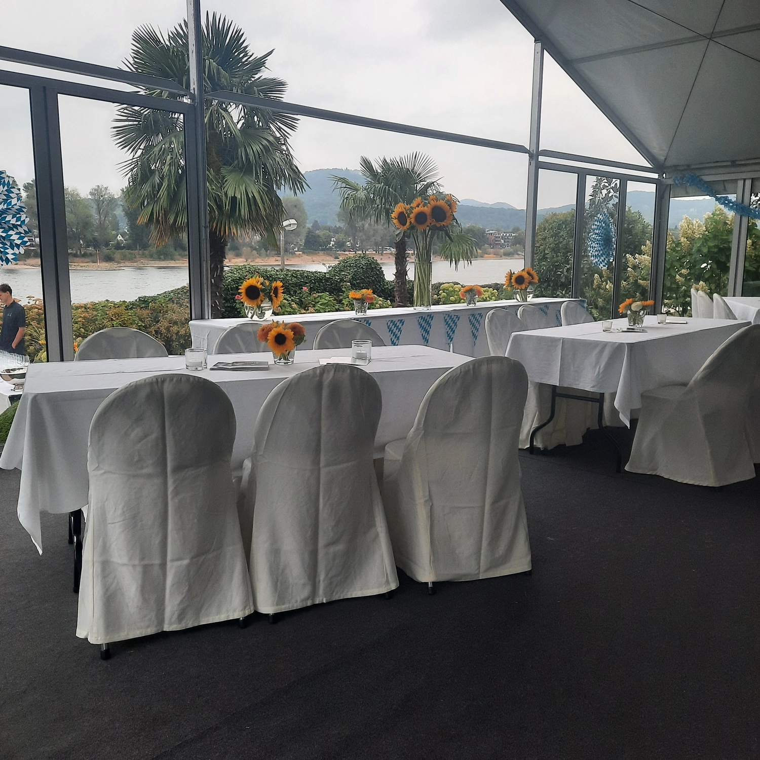 Zeltverleih Siegburg Eventzelt Aachen Zeltvermietung Düsseldorf Zelt mieten Rhein-Sieg-Kreis Zeltverleih Rheinland-Pfalz Hochzeitszelt mieten Zelt für Firmenfeier Zelt für Betriebsveranstaltung Zelt für Jubiläum Zelt für Messe / Ausstellung Partyzelt für Geburtstag Zelt für BBQ Event Zelt mit Aufbau und Abbau Zelt mit Möblierung mieten Zelt mit Heizung oder Klimaanlage Eventzelt Komplettservice Zelt mit Dekoration