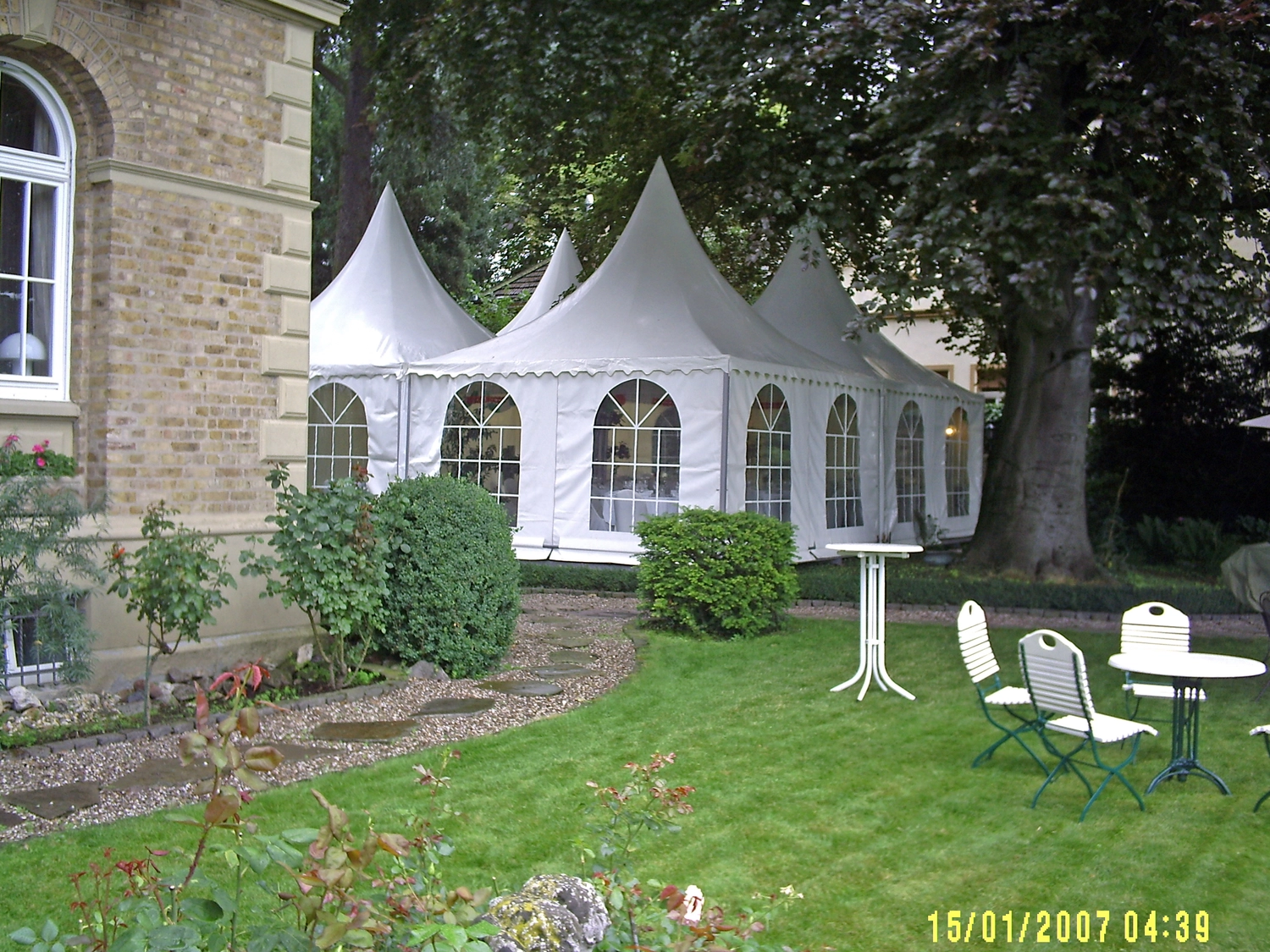 Zeltverleih Siegburg Eventzelt Aachen Zeltvermietung Düsseldorf Zelt mieten Rhein-Sieg-Kreis Zeltverleih Rheinland-Pfalz Hochzeitszelt mieten Zelt für Firmenfeier Zelt für Betriebsveranstaltung Zelt für Jubiläum Zelt für Messe / Ausstellung Partyzelt für Geburtstag Zelt für BBQ Event Zelt mit Aufbau und Abbau Zelt mit Möblierung mieten Zelt mit Heizung oder Klimaanlage Eventzelt Komplettservice Zelt mit Dekoration