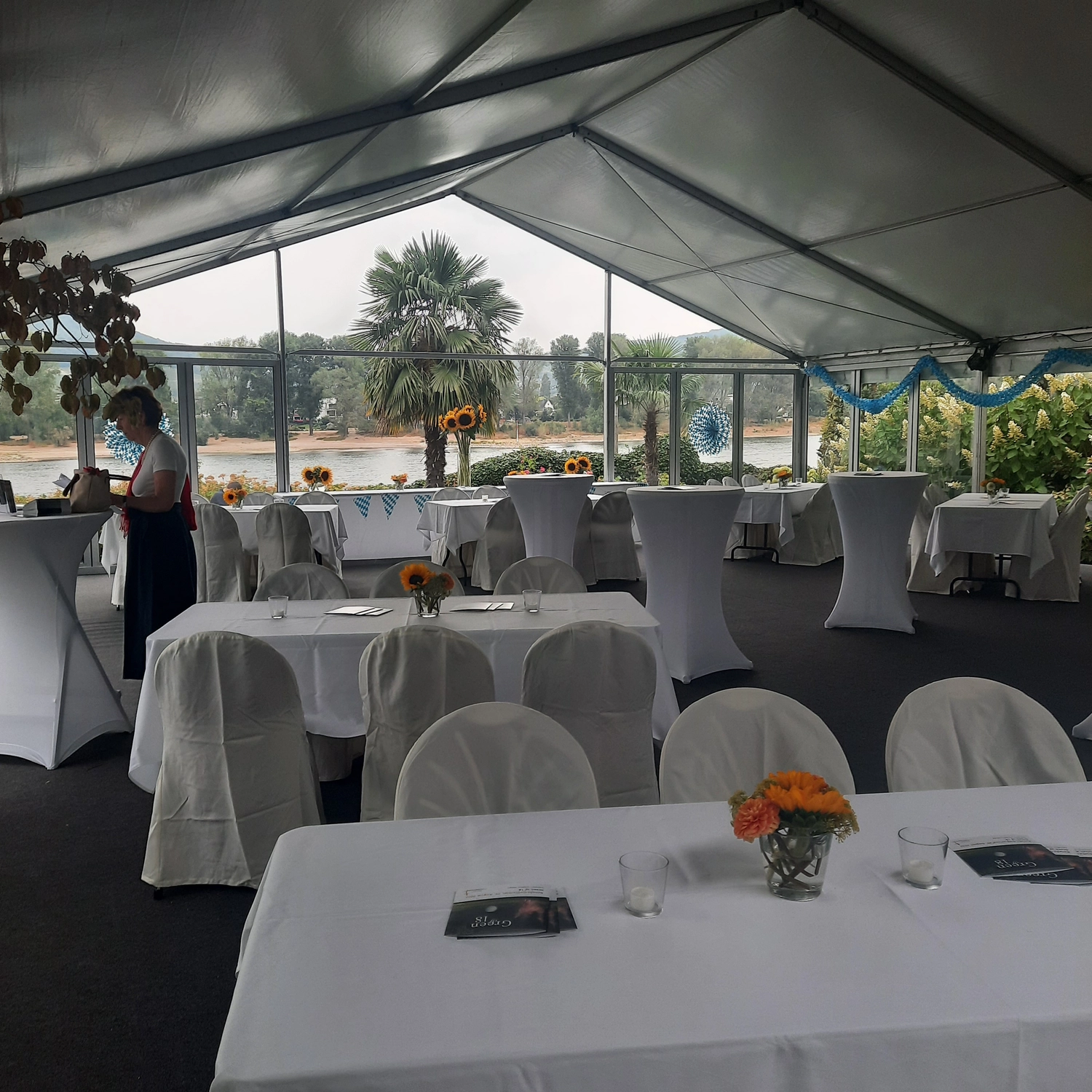 Zeltverleih Siegburg Eventzelt Aachen Zeltvermietung Düsseldorf Zelt mieten Rhein-Sieg-Kreis Zeltverleih Rheinland-Pfalz Hochzeitszelt mieten Zelt für Firmenfeier Zelt für Betriebsveranstaltung Zelt für Jubiläum Zelt für Messe / Ausstellung Partyzelt für Geburtstag Zelt für BBQ Event Zelt mit Aufbau und Abbau Zelt mit Möblierung mieten Zelt mit Heizung oder Klimaanlage Eventzelt Komplettservice Zelt mit Dekoration