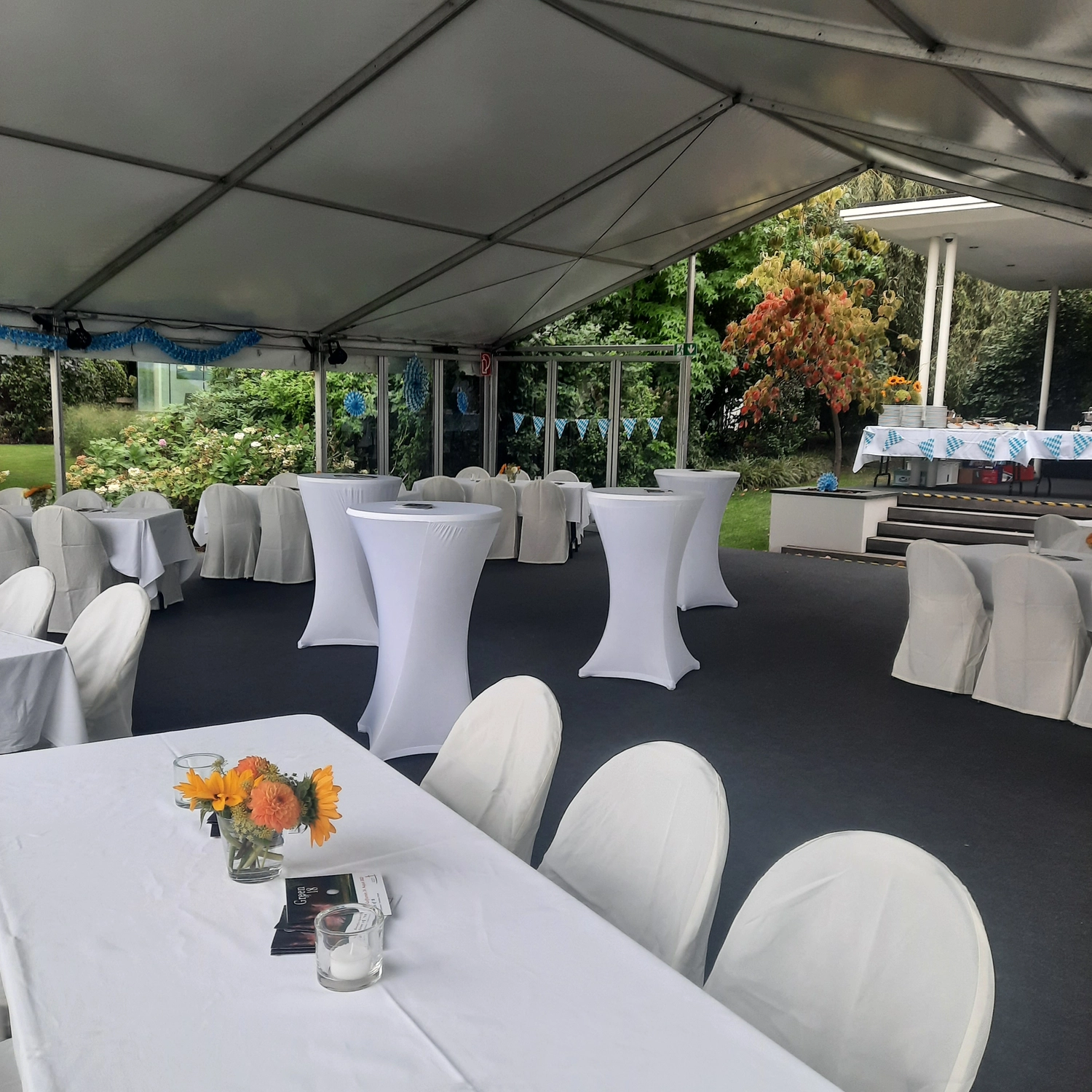 Zeltverleih Siegburg Eventzelt Aachen Zeltvermietung Düsseldorf Zelt mieten Rhein-Sieg-Kreis Zeltverleih Rheinland-Pfalz Hochzeitszelt mieten Zelt für Firmenfeier Zelt für Betriebsveranstaltung Zelt für Jubiläum Zelt für Messe / Ausstellung Partyzelt für Geburtstag Zelt für BBQ Event Zelt mit Aufbau und Abbau Zelt mit Möblierung mieten Zelt mit Heizung oder Klimaanlage Eventzelt Komplettservice Zelt mit Dekoration