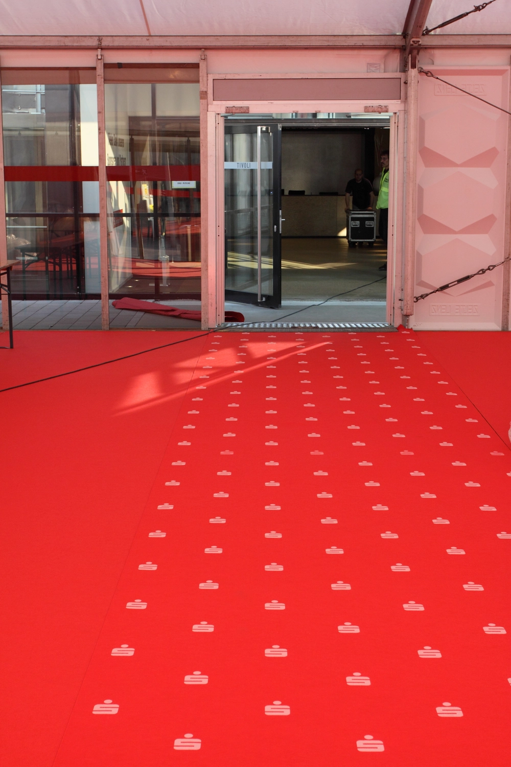 mobile Eventlocation flexible Raumlösung Event großes Zelt für 1000 Personen mieten Zeltvermietung mit Komplettservice NRW Pagodenzelte kombinieren mieten Zelt für Hochzeit mit Ausstattung mieten Eventzelt inklusive Möbel und Licht Zelt für Outdoor Veranstaltung mieten