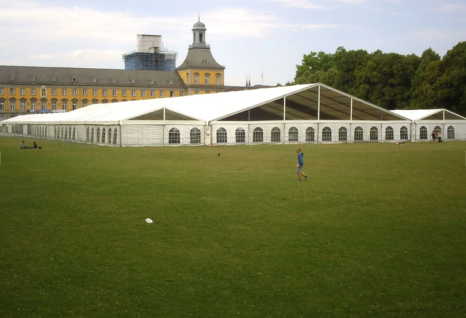 Zeltverleih Siegburg Eventzelt Aachen Zeltvermietung Düsseldorf Zelt mieten Rhein-Sieg-Kreis Zeltverleih Rheinland-Pfalz Hochzeitszelt mieten Zelt für Firmenfeier Zelt für Betriebsveranstaltung Zelt für Jubiläum Zelt für Messe / Ausstellung Partyzelt für Geburtstag Zelt für BBQ Event Zelt mit Aufbau und Abbau Zelt mit Möblierung mieten Zelt mit Heizung oder Klimaanlage Eventzelt Komplettservice Zelt mit Dekoration