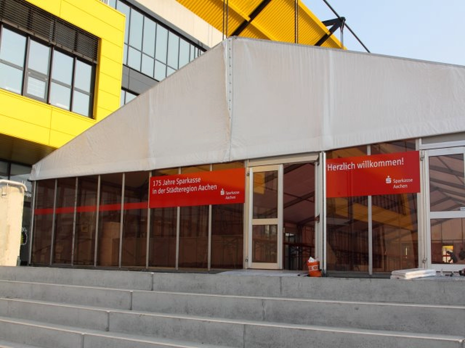 Zeltverleih Siegburg Eventzelt Aachen Zeltvermietung Düsseldorf Zelt mieten Rhein-Sieg-Kreis Zeltverleih Rheinland-Pfalz Hochzeitszelt mieten Zelt für Firmenfeier Zelt für Betriebsveranstaltung Zelt für Jubiläum Zelt für Messe / Ausstellung Partyzelt für Geburtstag Zelt für BBQ Event Zelt mit Aufbau und Abbau Zelt mit Möblierung mieten Zelt mit Heizung oder Klimaanlage Eventzelt Komplettservice Zelt mit Dekoration