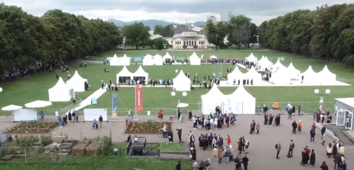 Zeltverleih Siegburg Eventzelt Aachen Zeltvermietung Düsseldorf Zelt mieten Rhein-Sieg-Kreis Zeltverleih Rheinland-Pfalz Hochzeitszelt mieten Zelt für Firmenfeier Zelt für Betriebsveranstaltung Zelt für Jubiläum Zelt für Messe / Ausstellung Partyzelt für Geburtstag Zelt für BBQ Event Zelt mit Aufbau und Abbau Zelt mit Möblierung mieten Zelt mit Heizung oder Klimaanlage Eventzelt Komplettservice Zelt mit Dekoration
