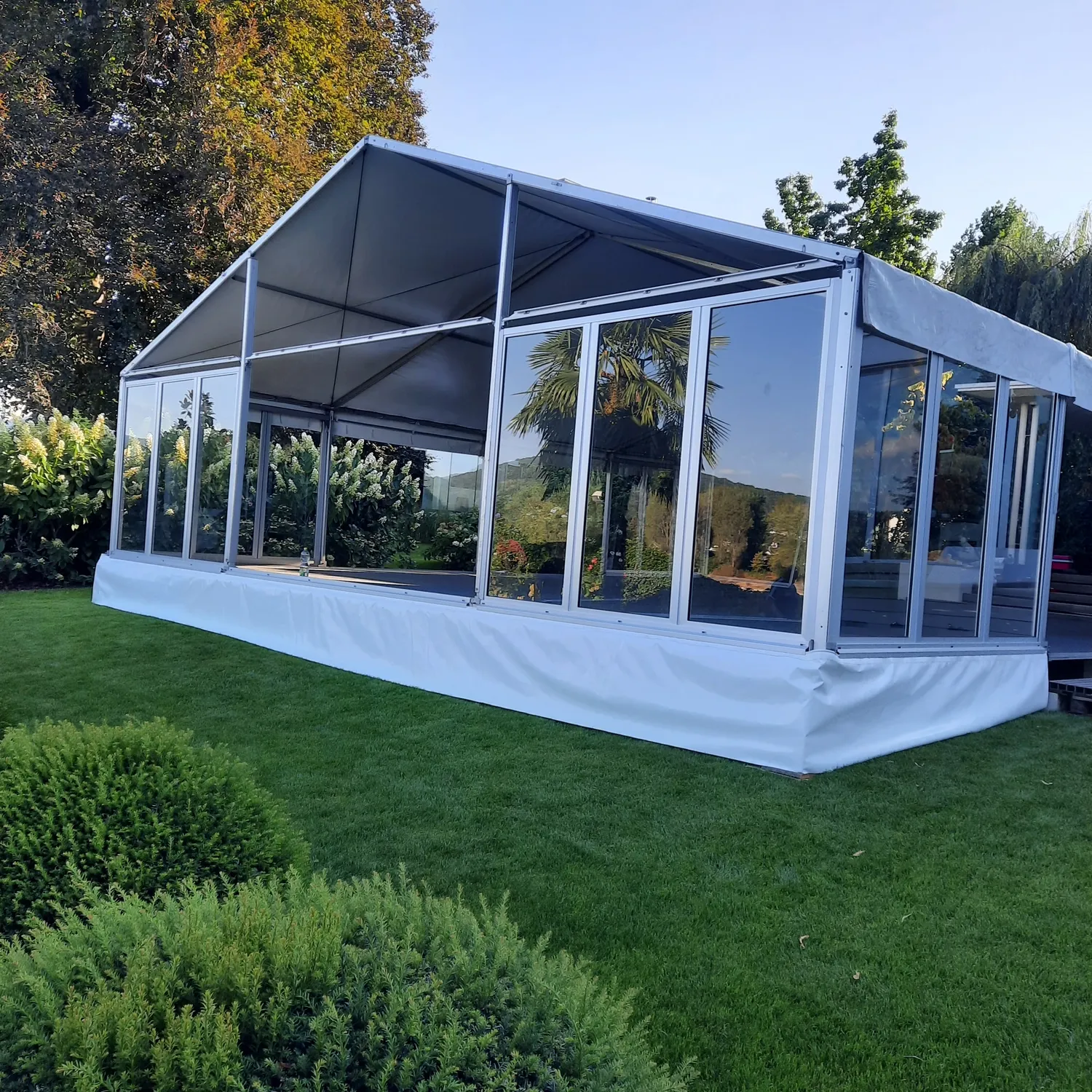 Zeltverleih Siegburg Eventzelt Aachen Zeltvermietung Düsseldorf Zelt mieten Rhein-Sieg-Kreis Zeltverleih Rheinland-Pfalz Hochzeitszelt mieten Zelt für Firmenfeier Zelt für Betriebsveranstaltung Zelt für Jubiläum Zelt für Messe / Ausstellung Partyzelt für Geburtstag Zelt für BBQ Event Zelt mit Aufbau und Abbau Zelt mit Möblierung mieten Zelt mit Heizung oder Klimaanlage Eventzelt Komplettservice Zelt mit Dekoration