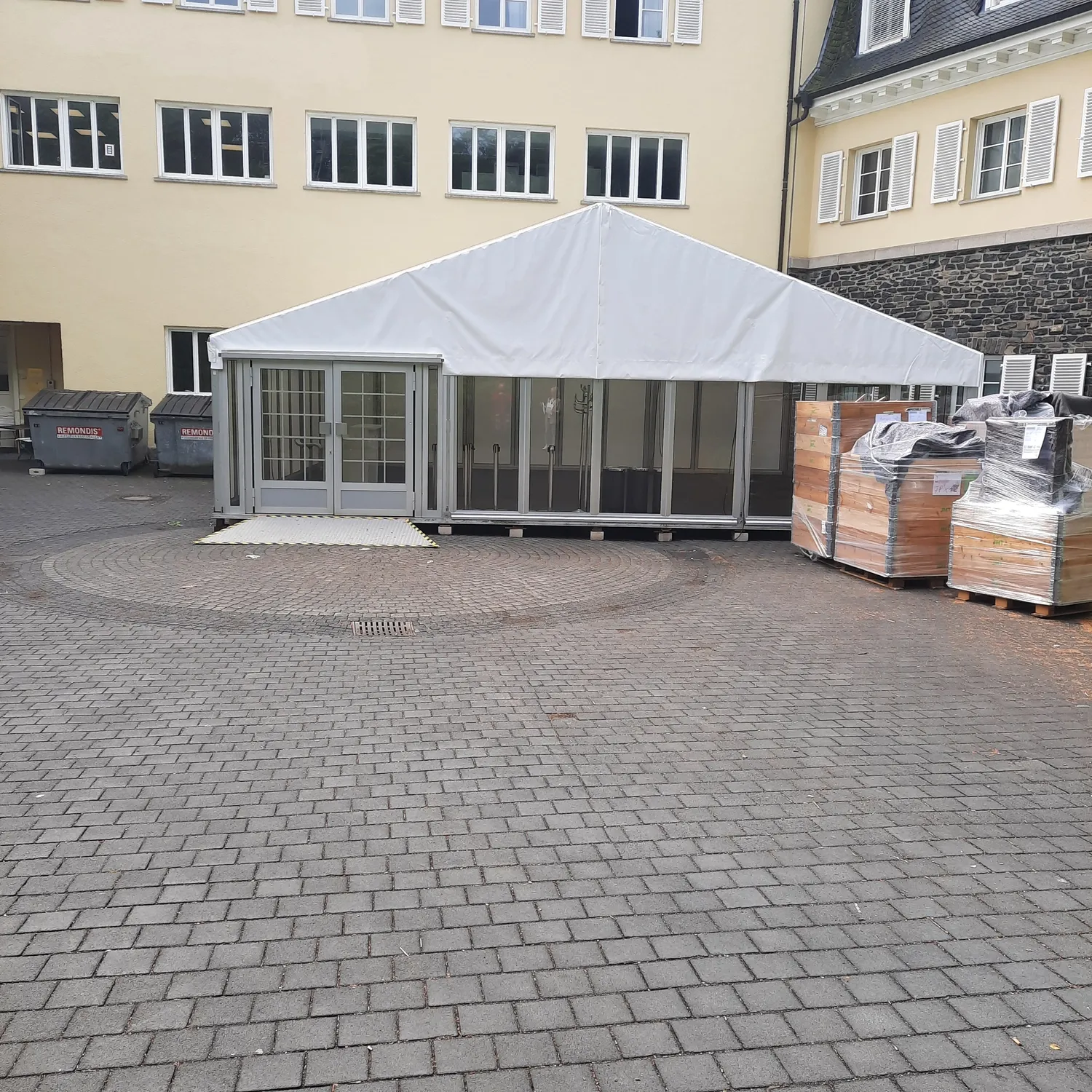 Zeltverleih Siegburg Eventzelt Aachen Zeltvermietung Düsseldorf Zelt mieten Rhein-Sieg-Kreis Zeltverleih Rheinland-Pfalz Hochzeitszelt mieten Zelt für Firmenfeier Zelt für Betriebsveranstaltung Zelt für Jubiläum Zelt für Messe / Ausstellung Partyzelt für Geburtstag Zelt für BBQ Event Zelt mit Aufbau und Abbau Zelt mit Möblierung mieten Zelt mit Heizung oder Klimaanlage Eventzelt Komplettservice Zelt mit Dekoration